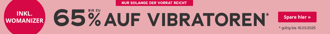 Das Werbemittel zeigt eine rosafarbene Fläche mit weißer Schrift, die auf eine Ersparnis von bis zu 65% auf Vibratoren hinweist. Darüber steht „Nur solange der Vorrat reicht“ in einem roten Feld. Ein roter Kreis enthält den Text „Inkl. Womanizer“. In kleiner weißer Schrift steht „gültig bis 16.03.2025.“